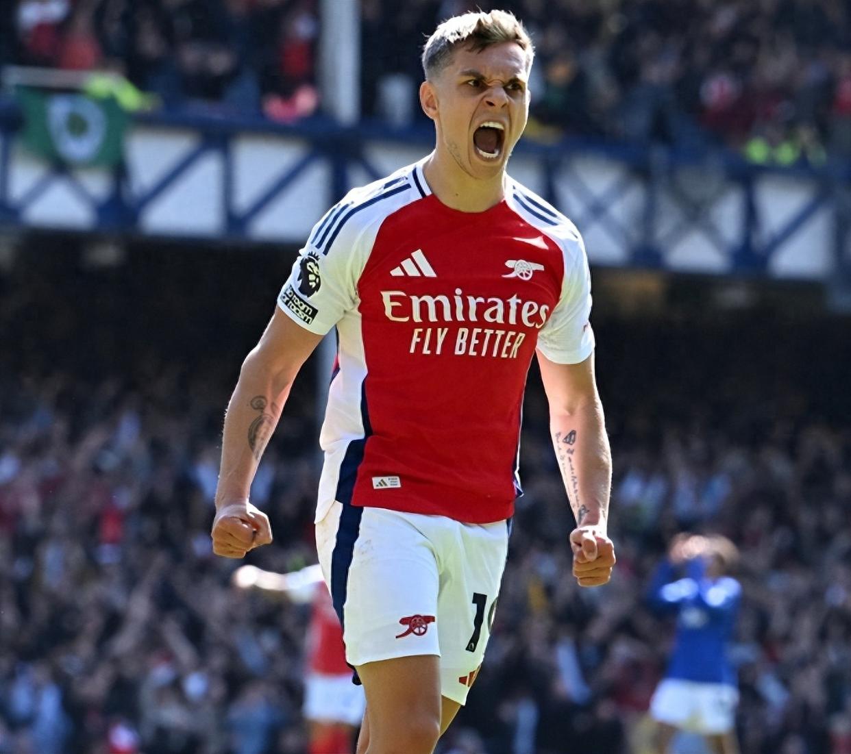 门将精彩扑救确保胜利（神勇门将高接低挡保住胜利）