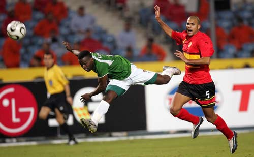 达成尤文生涯200场里程碑，洛卡特利获赠纪念球衣（洛卡特利迎来尤文生涯第200场里程碑，获赠纪念球衣）