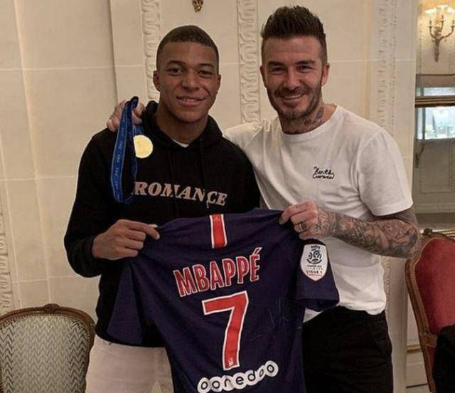 克雷莫内塞vs莱切：瓦尔迪、奥代罗首发，班达、法尔科内出战（克雷莫内塞对阵莱切：瓦尔迪、奥代罗先发亮相，班达与法尔科内确认出战）