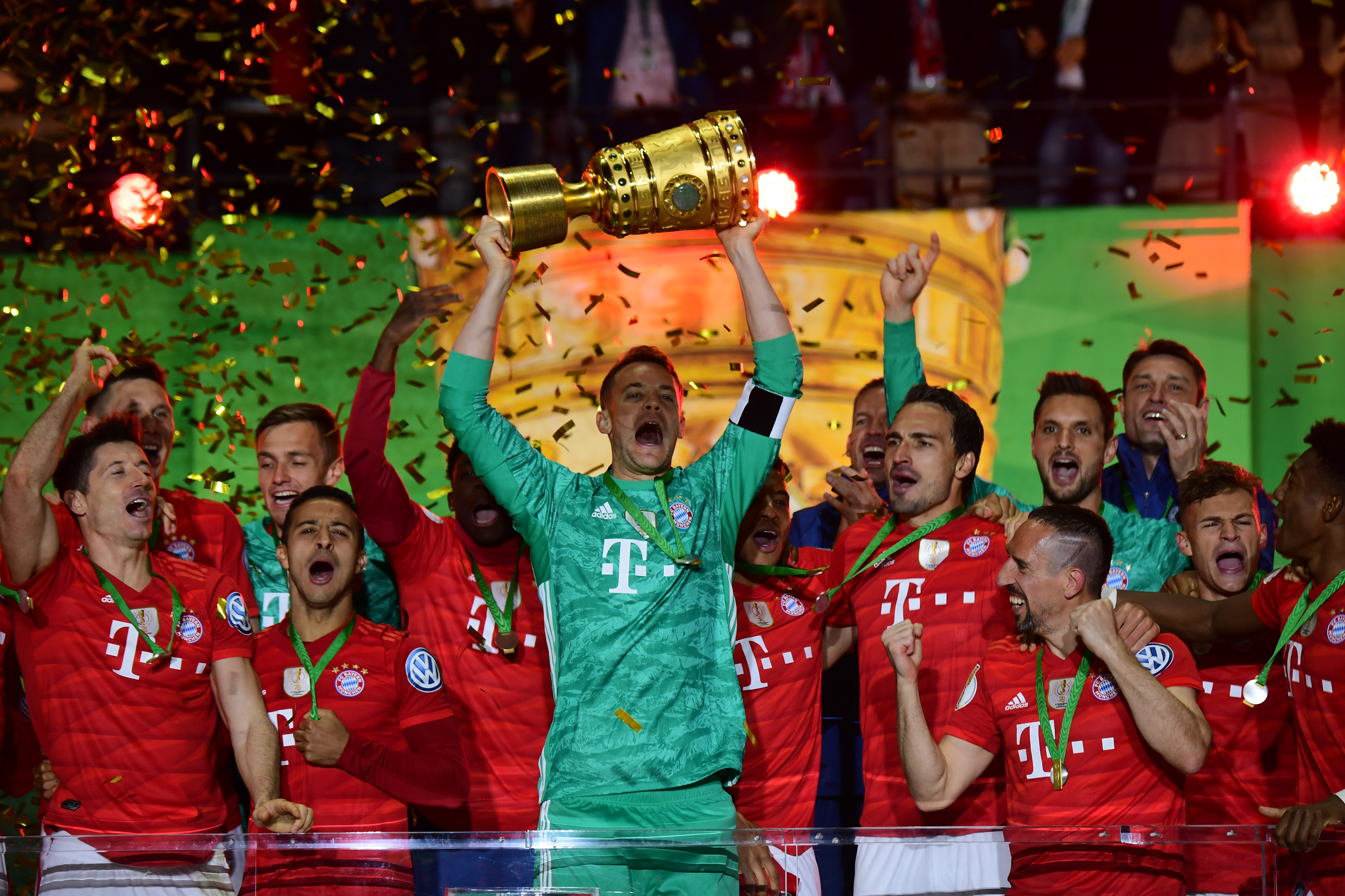 欧冠战报：库杜斯、西蒙斯点射，热刺3-0布拉格斯拉维亚（欧冠简讯：库杜斯、西蒙斯先后点球建功，热刺3比0完胜布拉格斯拉维亚）