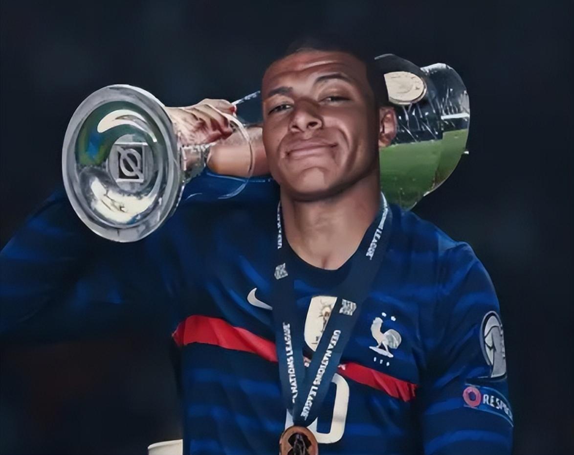 尤文2-0帕福斯，戴维破门+失良机，麦肯尼建功，伊尔迪兹助攻（尤文2-0帕福斯：戴维破门仍失良机，麦肯尼进球，伊尔迪兹送助攻）