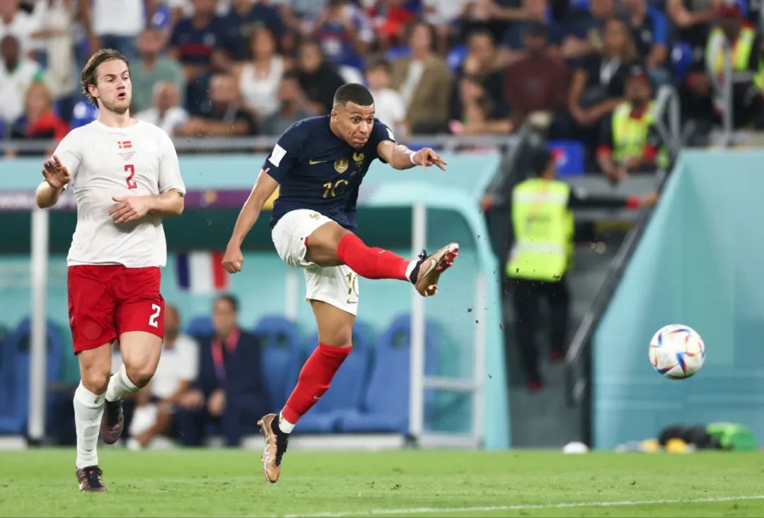 狼队防线改善主场迎战曼联，英超对决比分或1-1、2-2（防线回暖的狼队主场迎曼联，英超大战或以1-1或2-2收场）