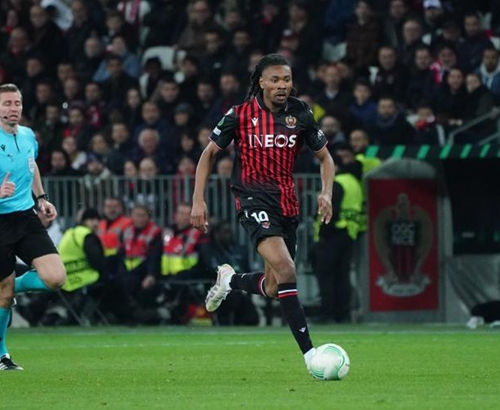 昂达夫数据：5次射门3次射正上演帽子戏法，23次传球（昂达夫爆发：5射3中戴帽，送出23次传球）