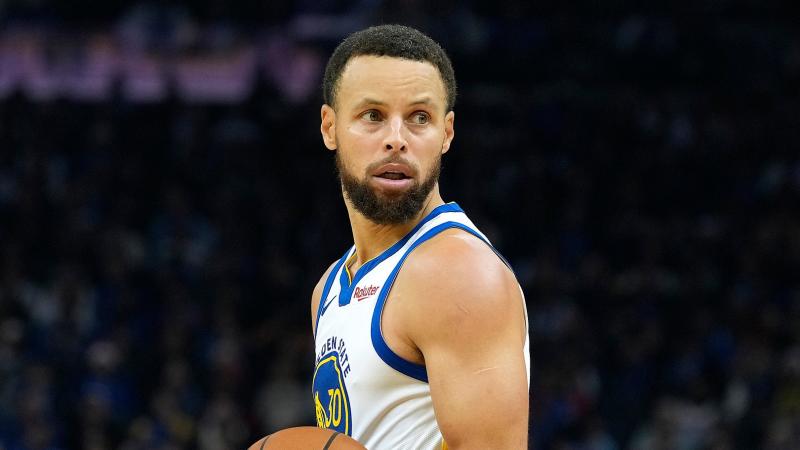 阿图什杯球员进球后跑上看台给母亲献花，后两黄变一红被罚下（阿图什杯球员破门后上看台为母献花，随后两黄变红被罚出场）