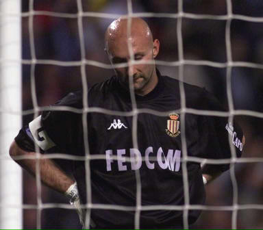 拜仁莱万多夫斯基关键进球锁定胜局（莱万多夫斯基制胜一球助拜仁取胜）