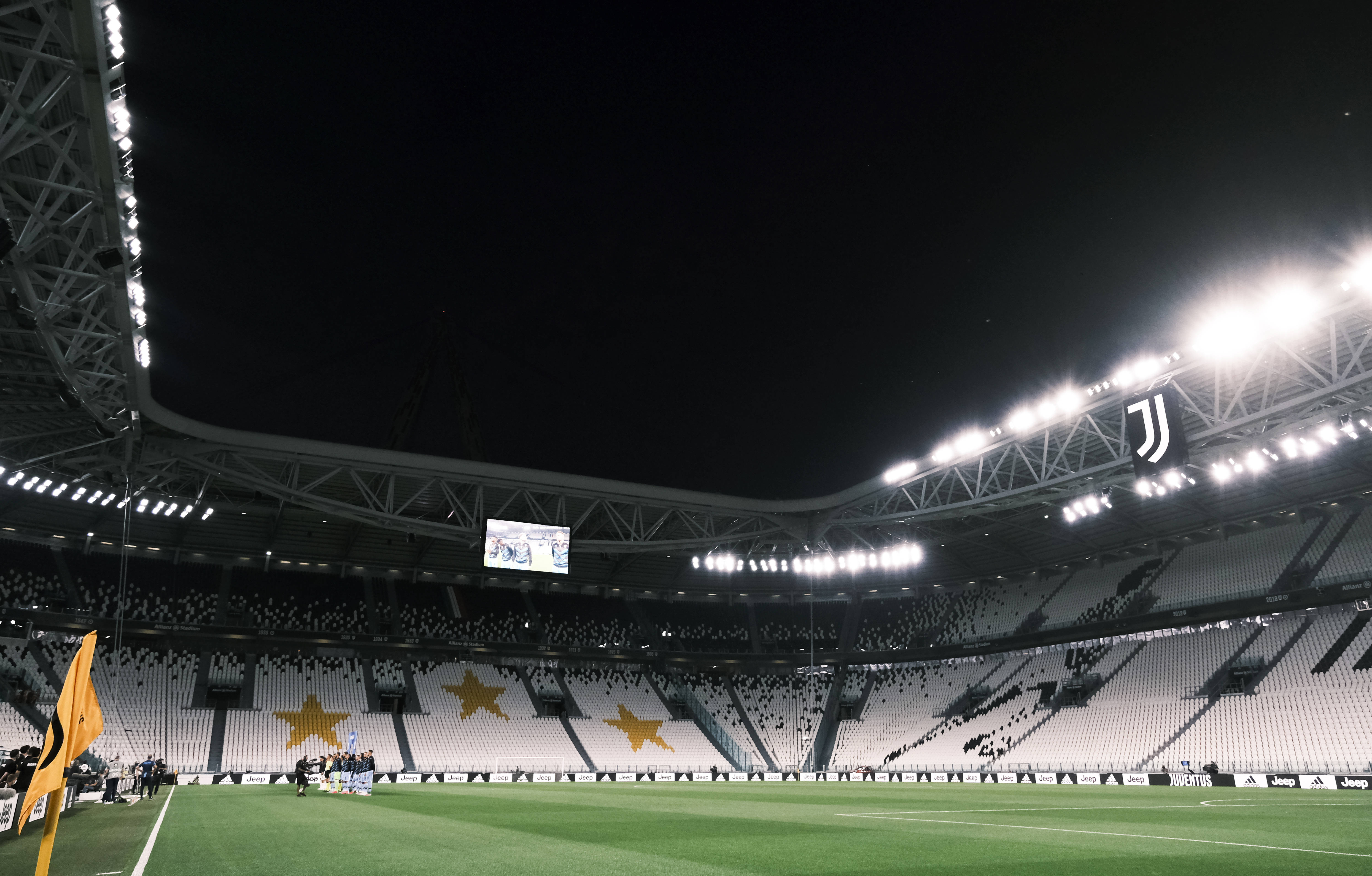 湖人本赛季输掉的7场比赛最少一场输10分，场均输17.7分（湖人本季7场失利分差全为两位数，场均净负17.7分）