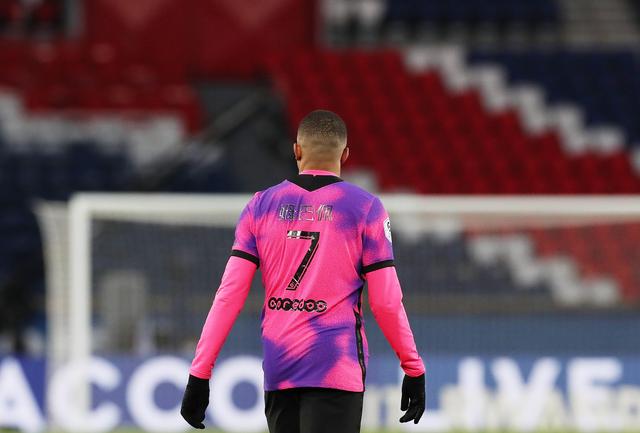 8-2背后惊心动魄！国乒六连胜险象环生，勒布伦兄弟如何撕开中国队防线？（8-2难掩惊魂波澜！国乒六连胜步步惊险，勒布伦兄弟如何破开中国队防线？）