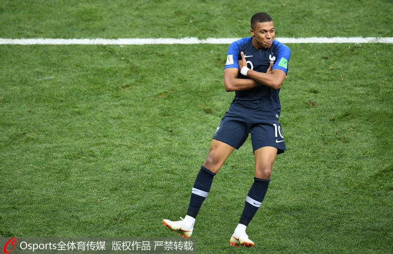 天空：切尔西正在尝试引进罗克，曼联也对球员有意（天空体育：切尔西欲签罗克，曼联亦感兴趣）