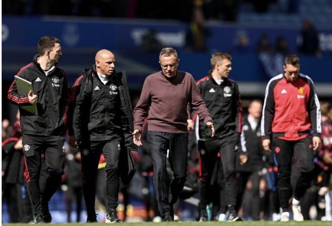 弗法纳：埃斯特旺还很年轻，但他非常出色，天赋惊人（弗法纳：埃斯特旺年少却实力非凡，天赋异禀）