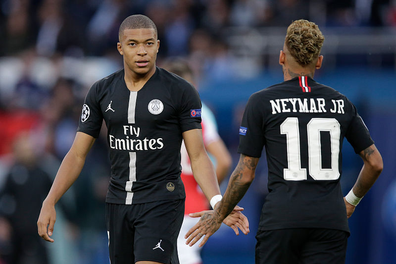 莱奥一剑封喉，AC米兰1-0复仇拉齐奥，登顶意甲积分榜坐山观虎斗