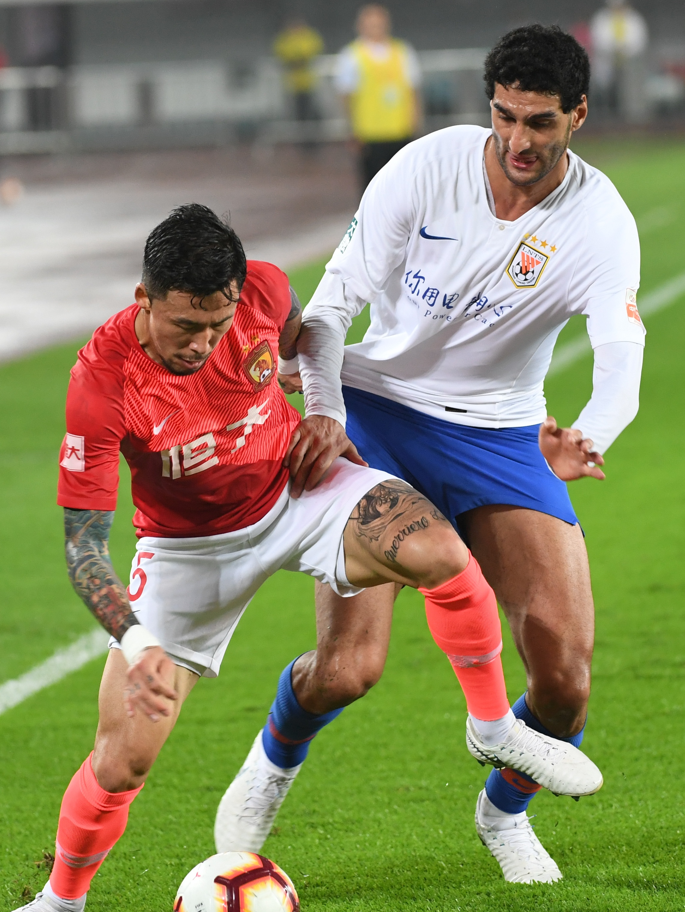 送别队长，浙江球迷打出两幅tifo致敬弗兰克（为队长送行，浙江球迷以两幅Tifo致敬弗兰克）