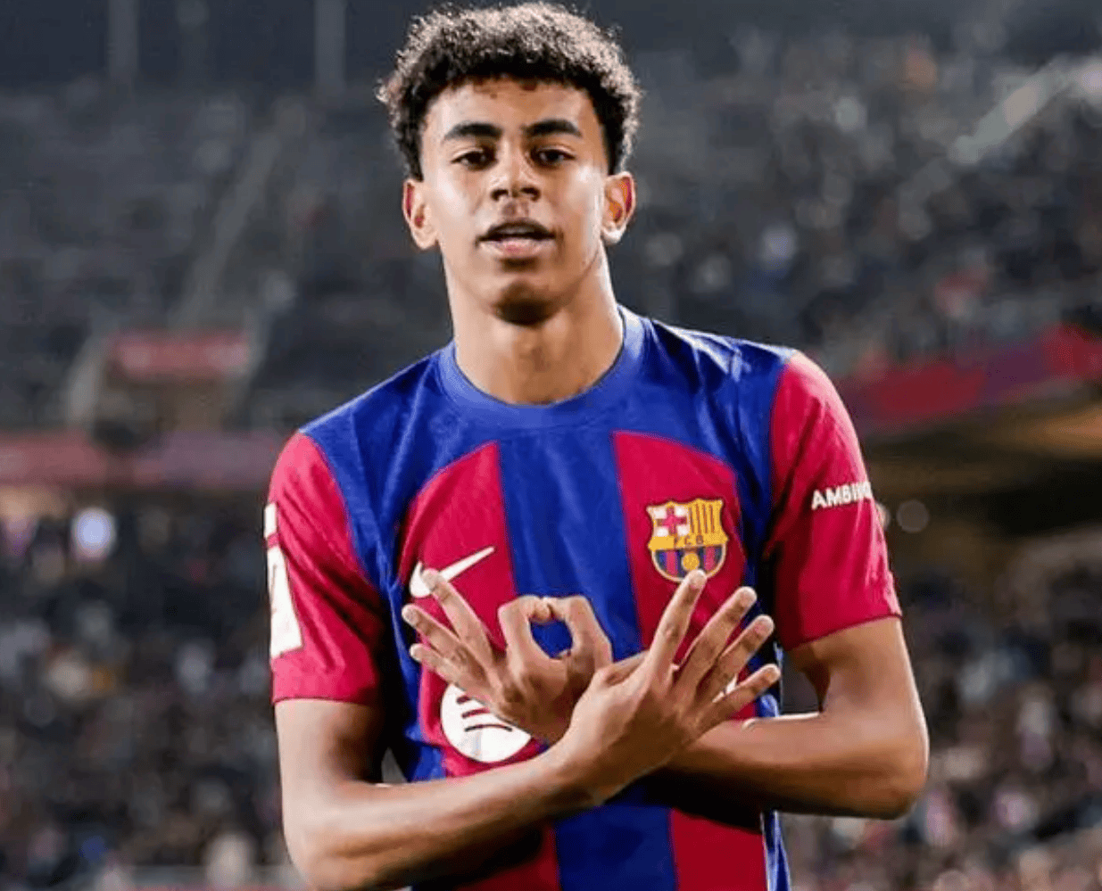 梅西印度行首站结束：凌晨抵达，下午场内亮相因骚乱提前结束（梅西印度行第一站落幕：凌晨入境，下午球场亮相因骚乱被提前叫停）