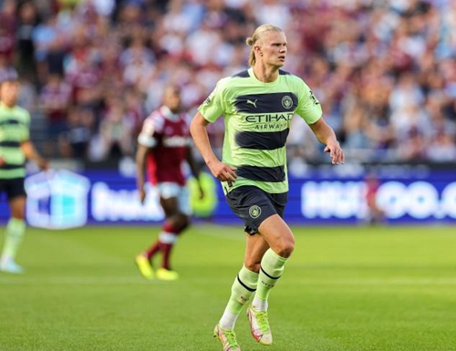 康宁汉姆前两场比赛均错失良机，本场命中关键中投率队取胜（前两战机会频失，康宁汉姆此役命中致胜中投率队获胜）